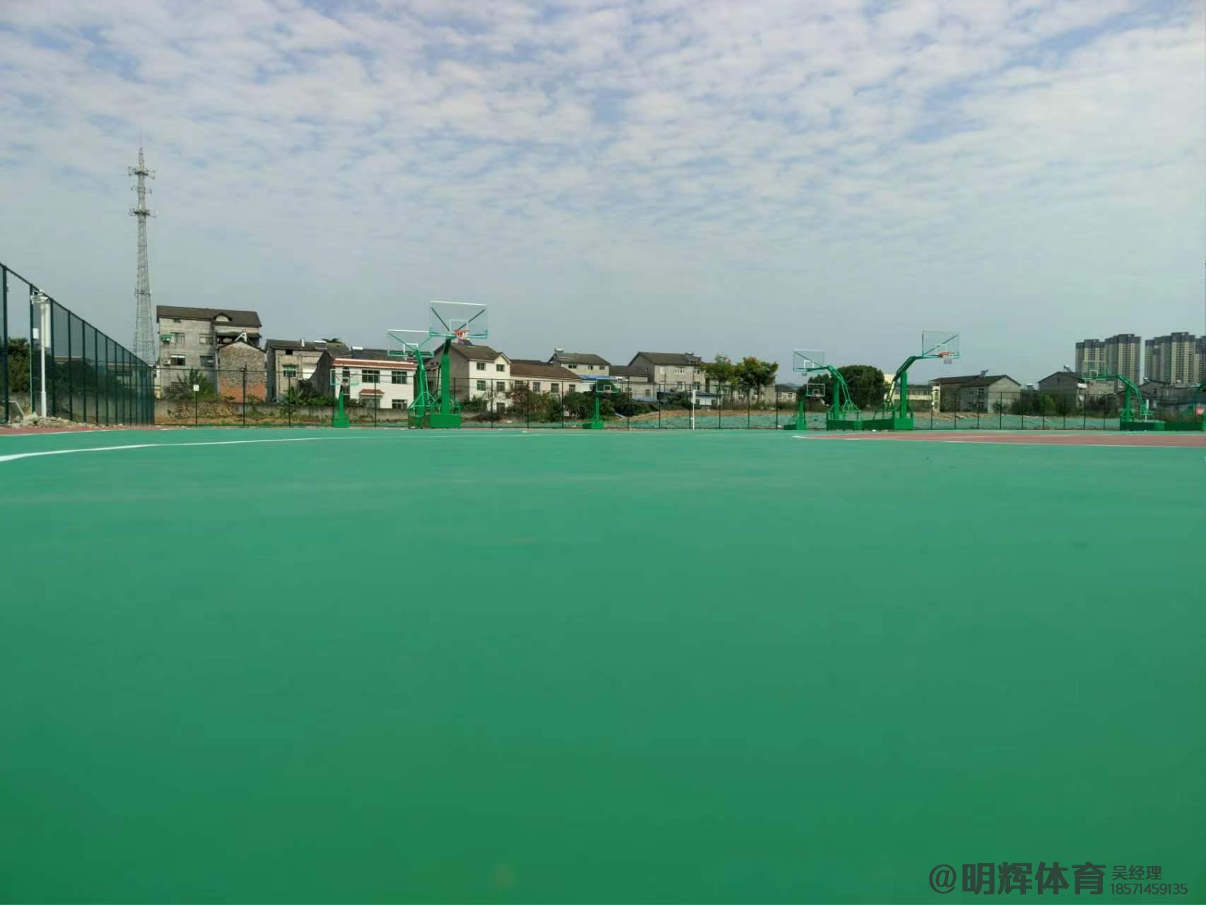 隆子硬地丙烯酸球场的优缺点